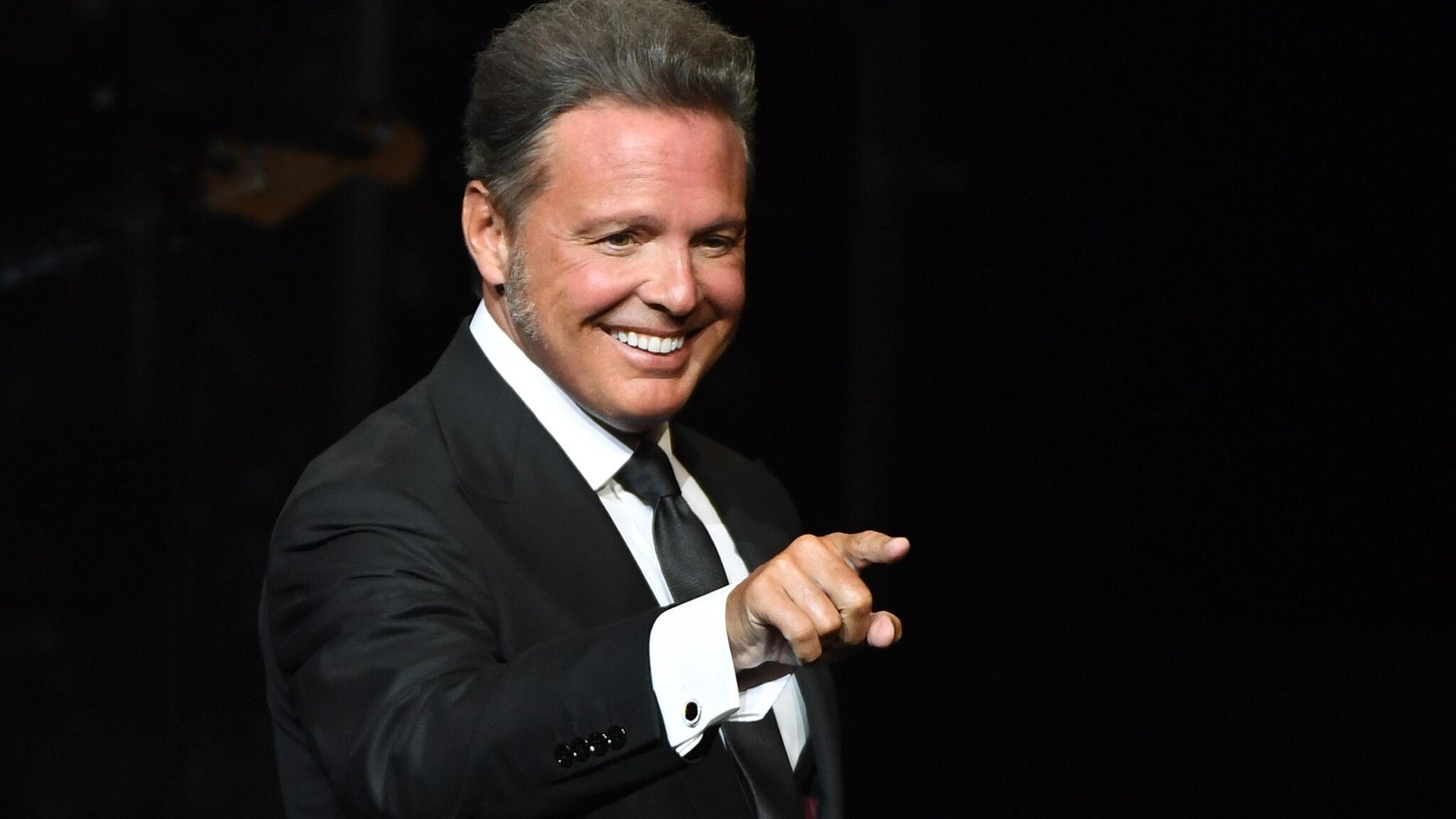 Luis Miguel dio el mejor regalo el día de los enamorados: una nueva gira este 2023