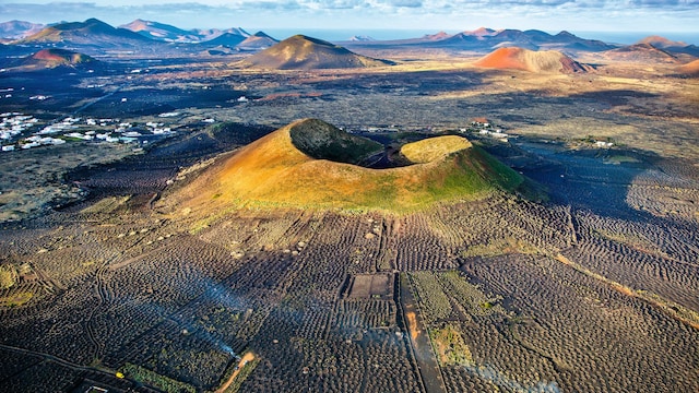 Paisaje volcánico de Lanzarote, montaña de Juan Bello