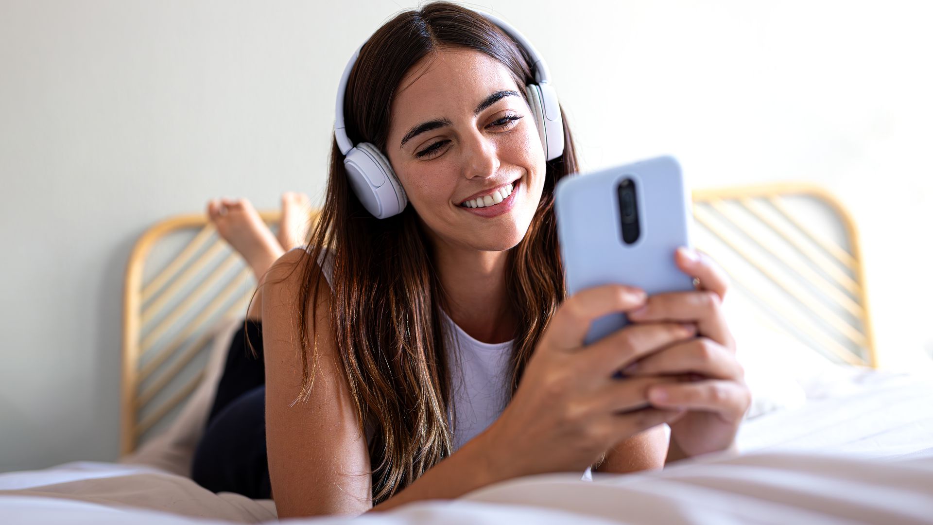 chica audio telefono movil