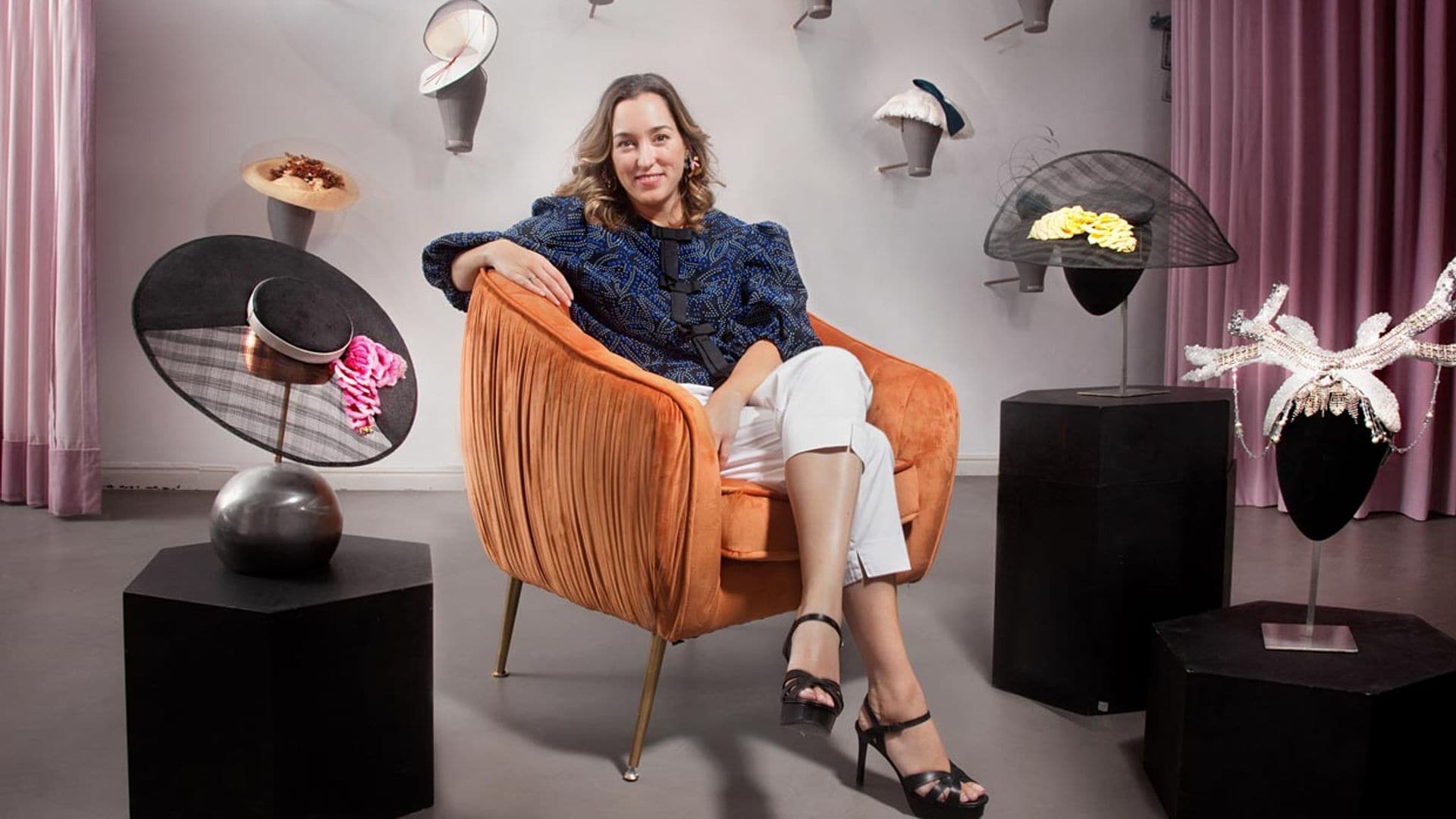 La diseñadora de las aristócratas, Ana María Chico de Guzmán, nos da las claves para acertar con un tocado de invitada