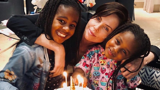 charlize theron y sus hijas