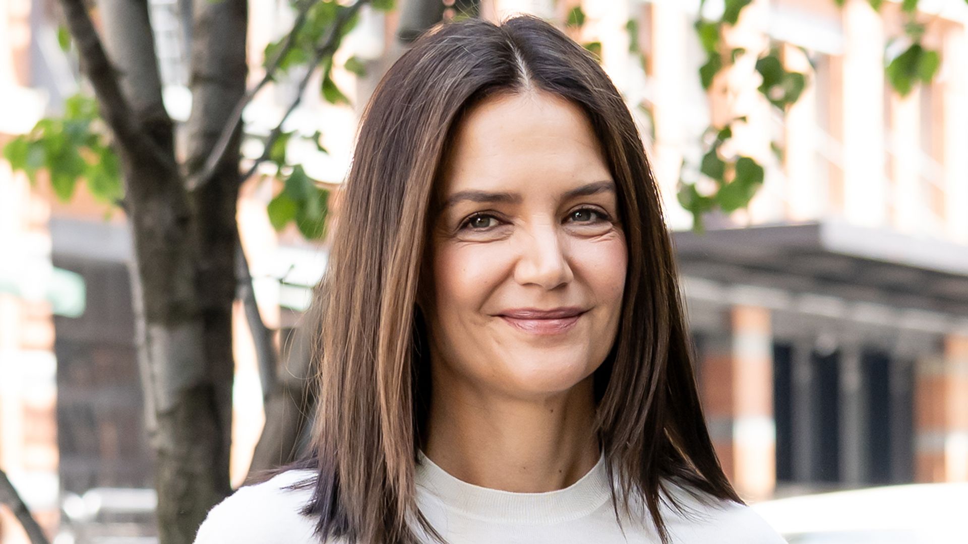 Katie Holmes demuestra lo enamorada que está de su nuevo novio con este gesto que lo dice todo