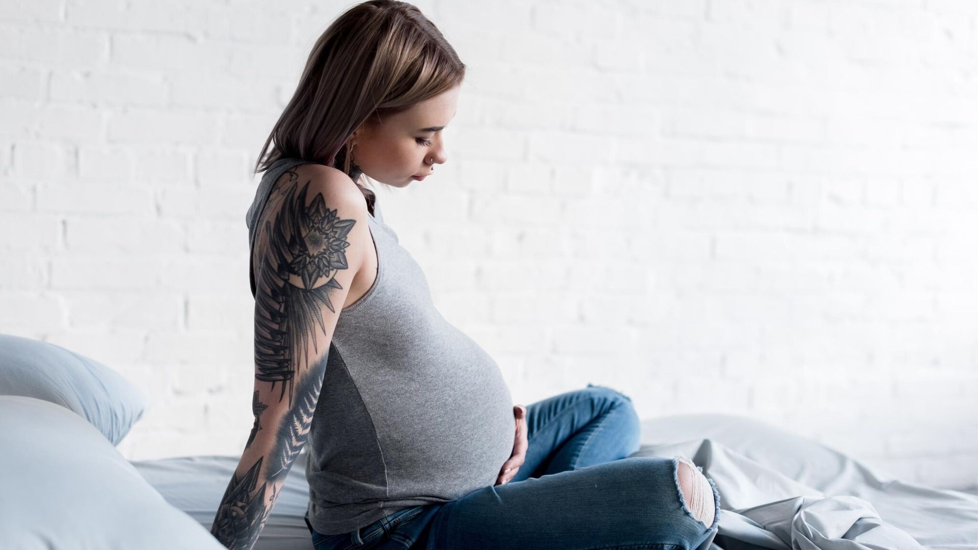 ¿Se puede poner la epidural si la embarazada tiene un tatuaje?