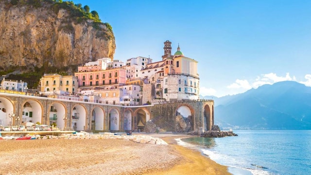 pueblo italia costa amalfitana