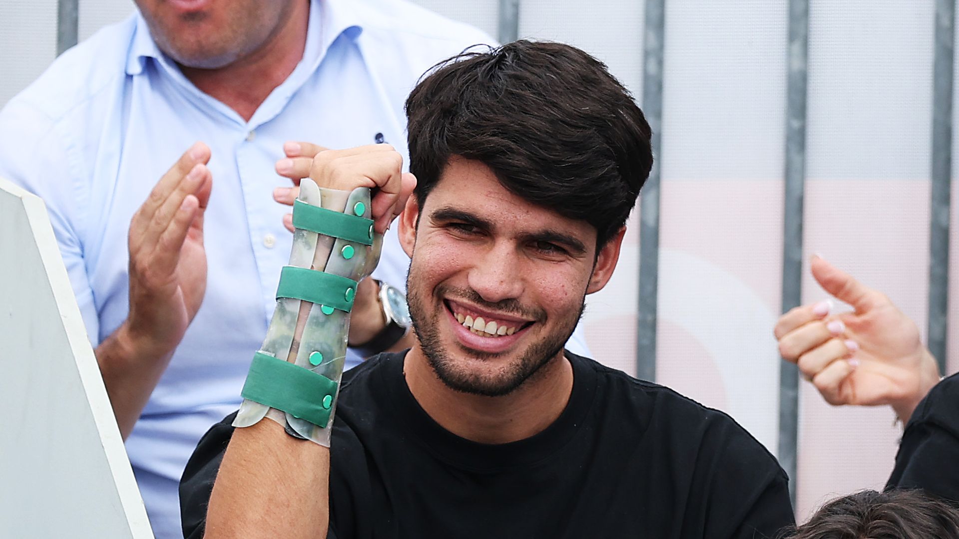 Jaime, el hermano pequeño de Carlos Alcaraz, debuta en el Mutua Madrid Open con el tenista como su mayor fan