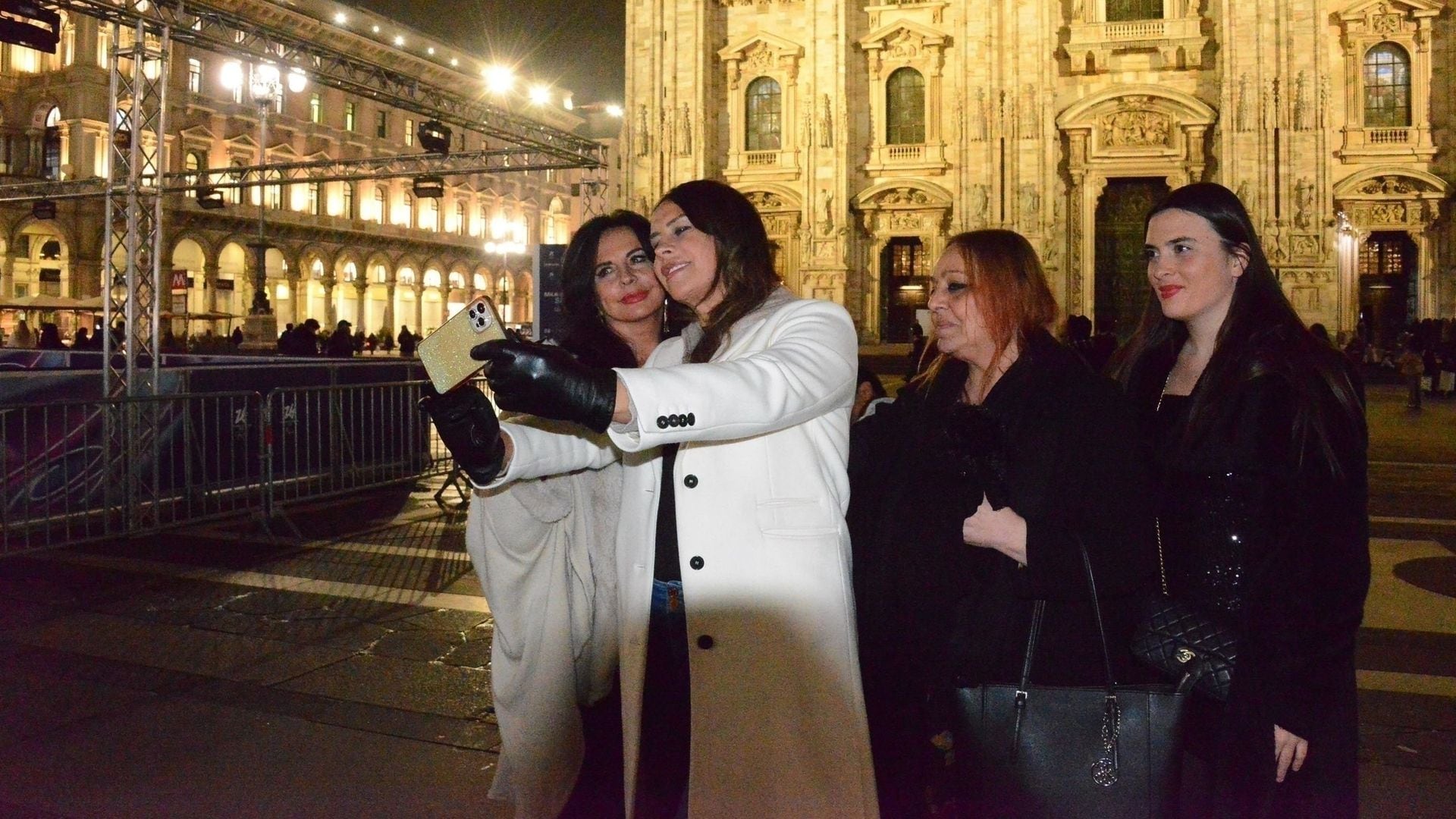 IMÁGENES EXCLUSIVAS: Karla Sofía Gascón, de turismo en Milán antes de su plantón en el almuerzo de los Oscar