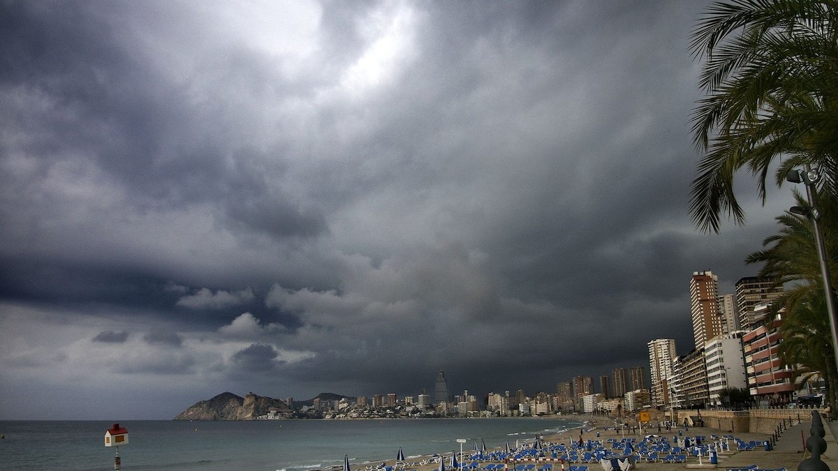 AEMET en alerta máxima: aviso rojo por lluvias torrenciales de 90 l/h en estas zonas de España