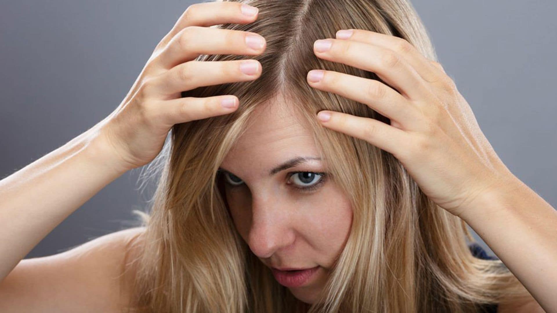 ¡Adiós grasa e impurezas! El cuero cabelludo también amerita exfoliación