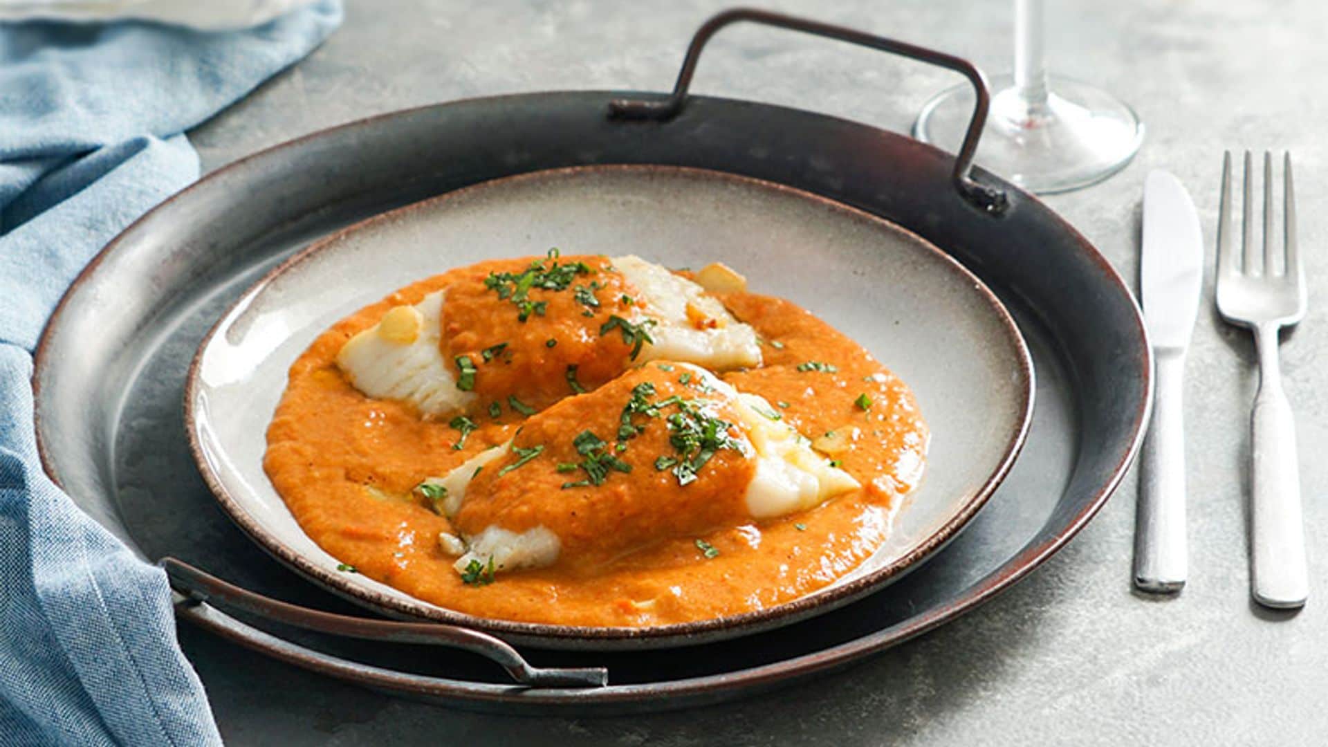 Bacalao confitado con salmorejo de mejillones