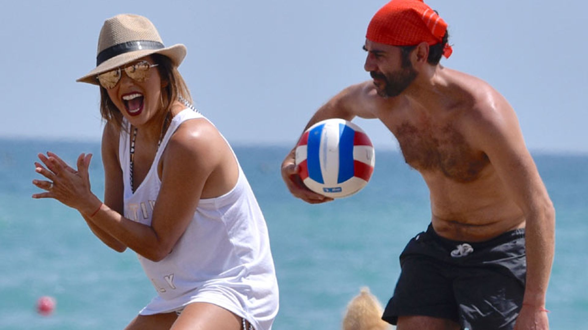 Paseos en bici, vóley-playa... ¡Eva Longoria sí que sabe cómo pasarlo bien en Marbella!
