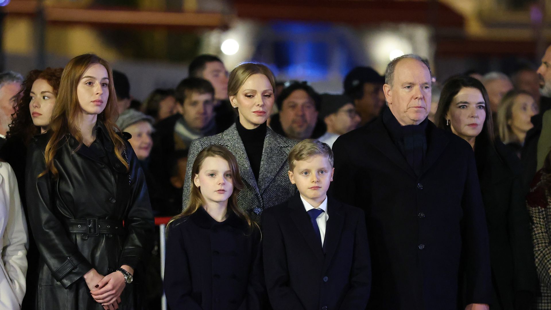 Los príncipes Alberto y Charlene con sus hijos y su prima Christine