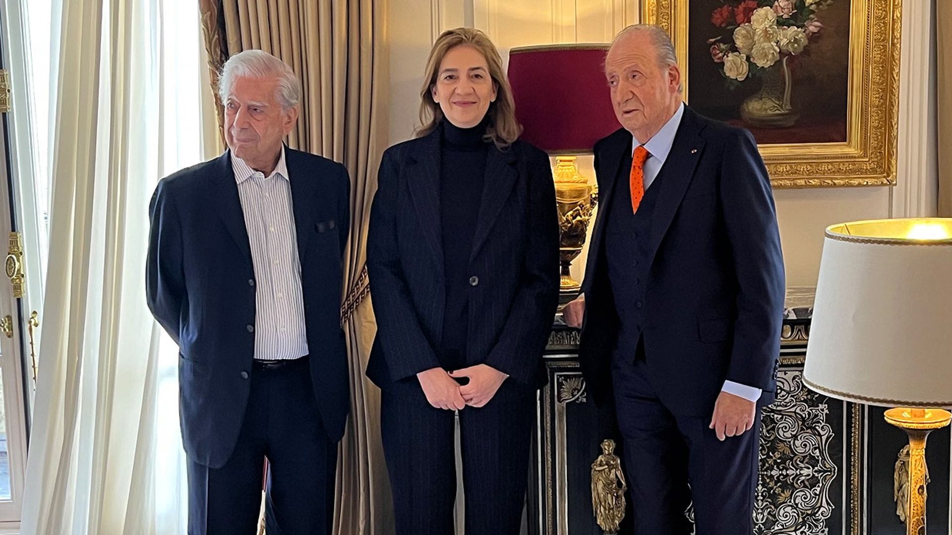 Mario Vargas Llosa se reúne con el rey Juan Carlos y la infanta Cristina antes de la cena en el Elíseo