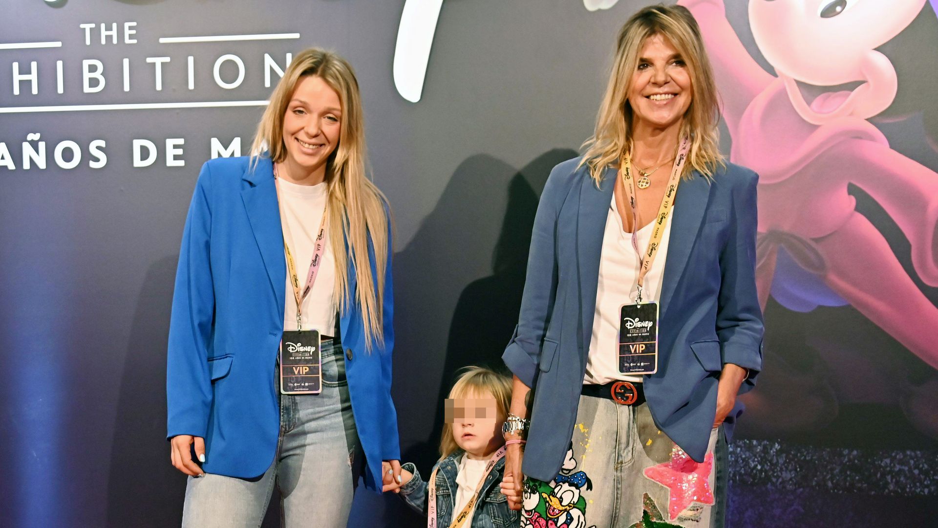 Arantxa de Benito con su hija Zayra Gutiérrez y su nieto Hugo, en una exhibición de Disney en Madrid, el 4 de octubre de 2025