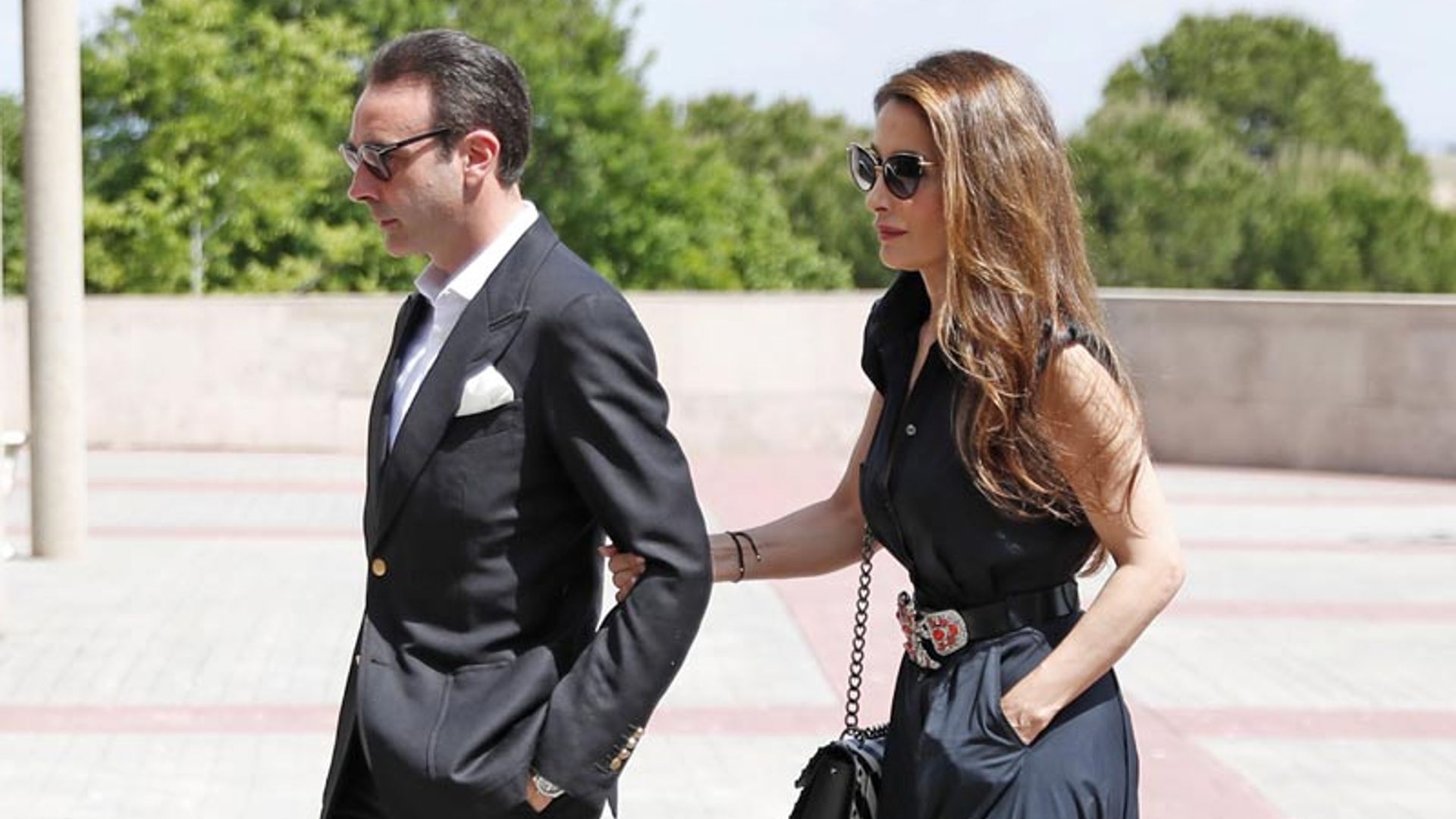 Enrique Ponce, en plena recuperación de su rodilla, se despide del ganadero fallecido Fernando Domecq