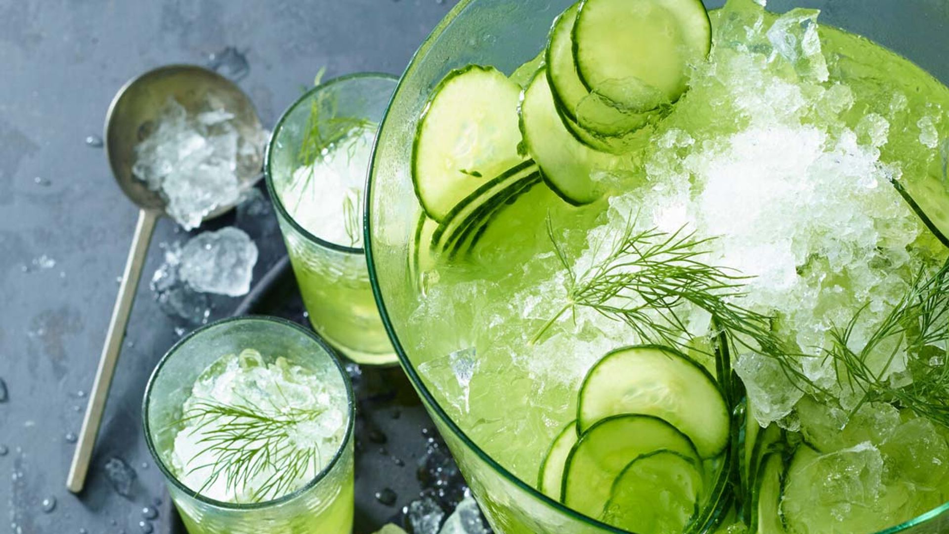 Sangría granizada de pepino y lima