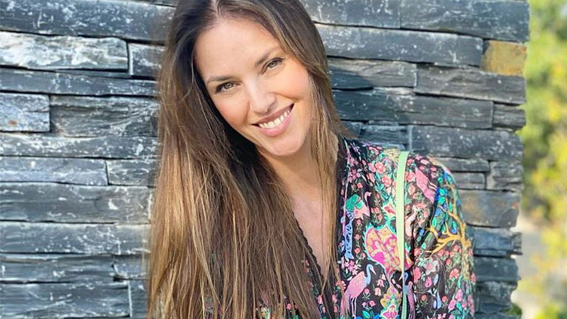 El truco de Helen Lindes para lucir tipazo con un diseño estampado