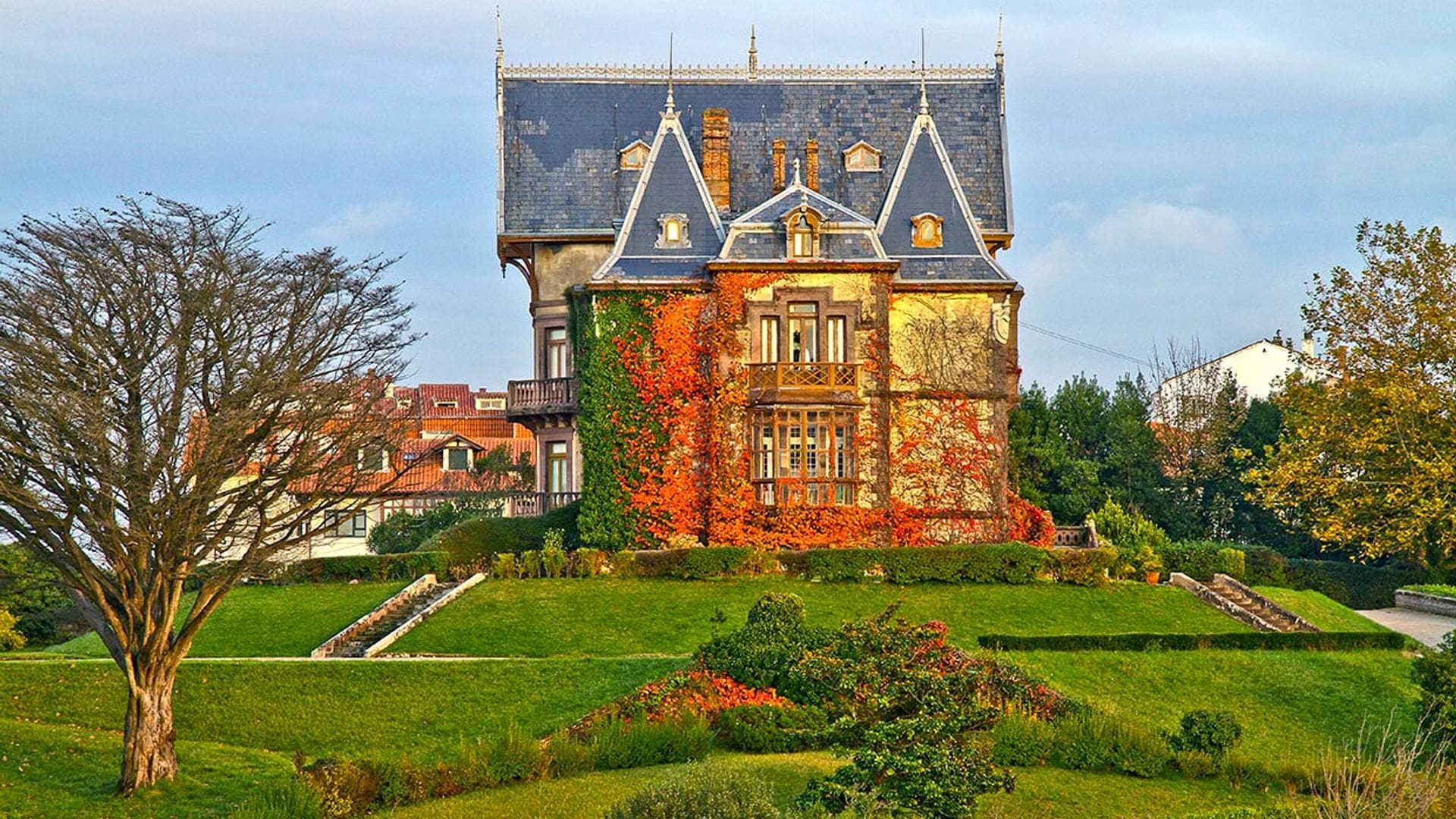 Comillas en plan familiar: un pueblo de capricho para soñar frente al mar