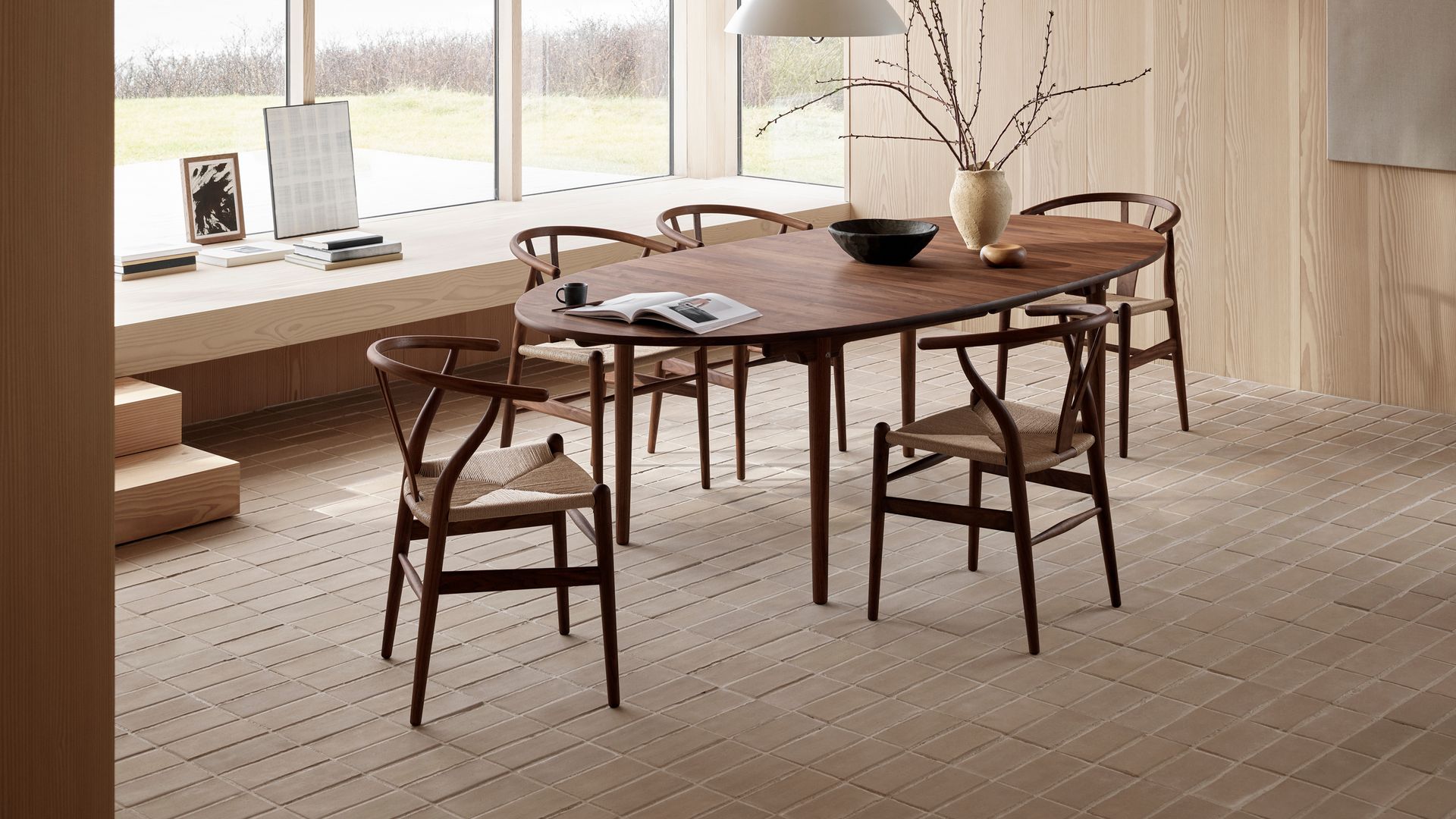 Comedor con sillas CH24 de Carl Hansen & Sön