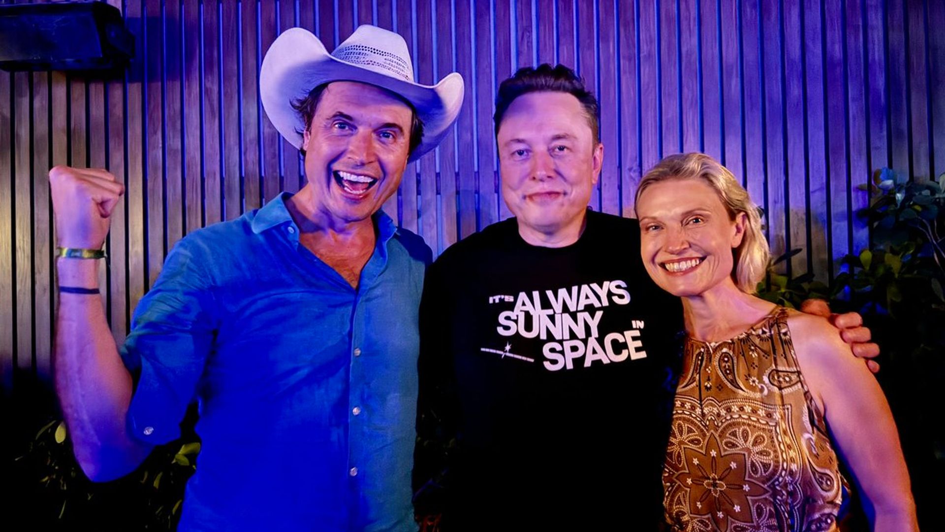 Elon Musk con sus hermanos