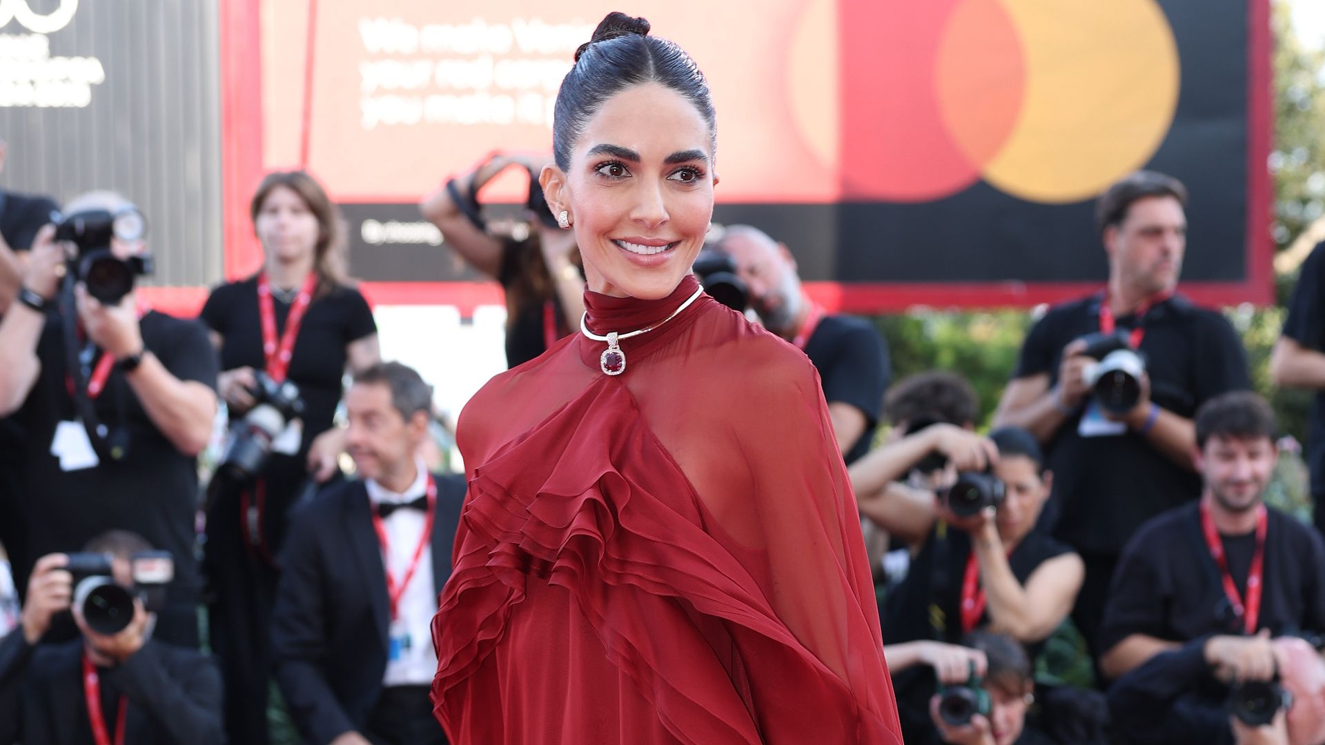 La sintonía de Rocío Muñoz y Penélope Cruz, a juego con la alfombra roja, y más looks en el Festival de Venecia que nos han enamorado
