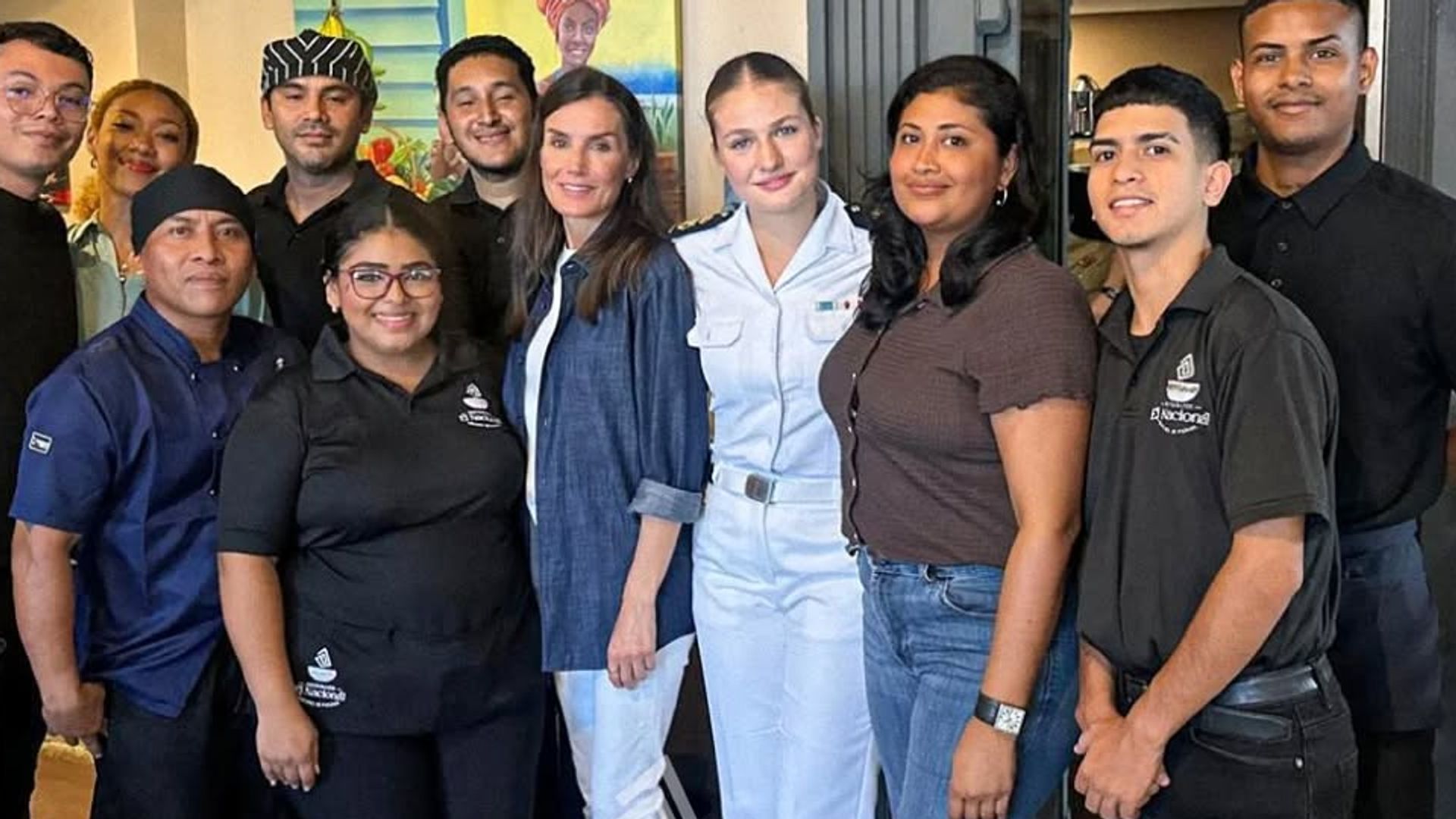 La reina Letizia y la princesa Leonor en el resturante El Nacional de Ciudad de Panamá