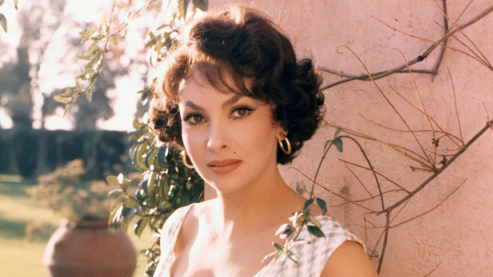 La herencia perdida de Gina Lollobrigida, su asistente desvela su derroche millonario: "Nos gastábamos 120 mil euros al mes"