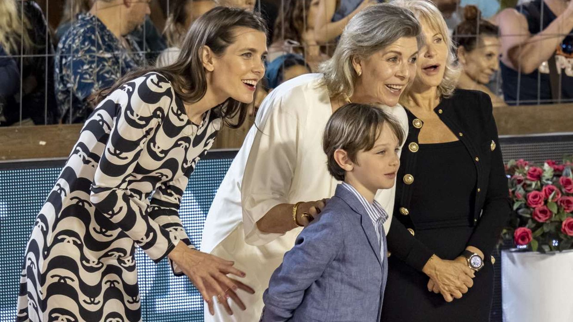 Raphaël, el hijo mayor de Carlota Casiraghi, conquista la hípica de Montecarlo con su espontaneidad y simpatía