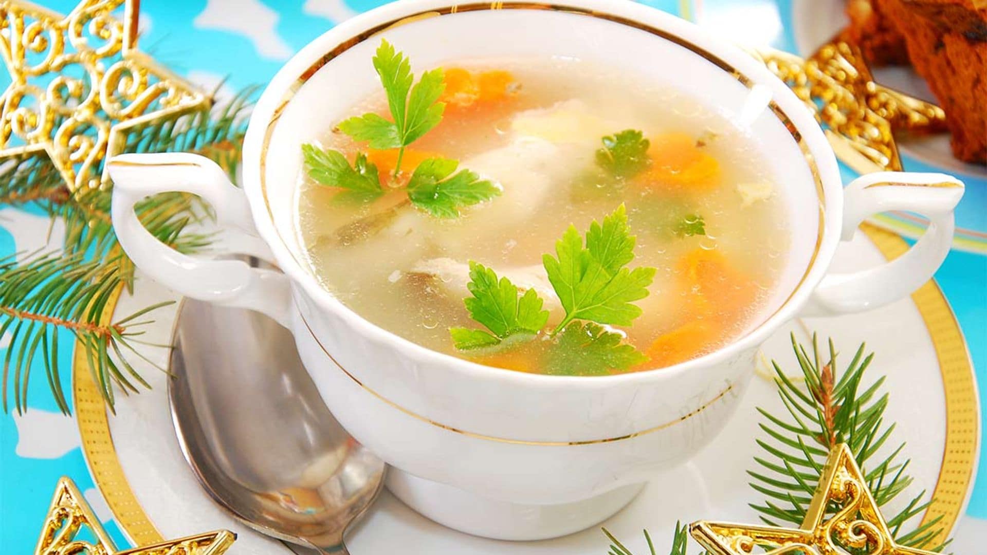 Sopa navideña de merluza