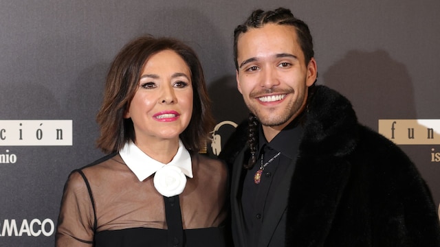 Isabel Gemio con su hijo menor, Diego, de 26 años