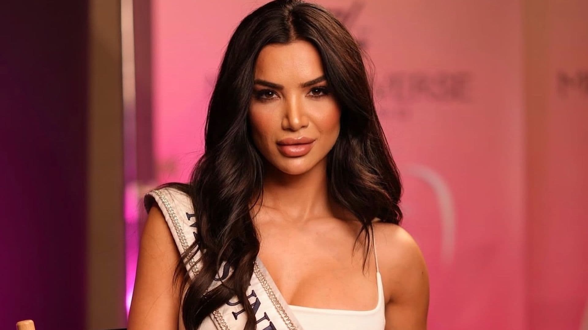 Miss Irak, Hanin Al Qoreishy, celebra el triunfo de Fátima Bosch en Miss Universe.