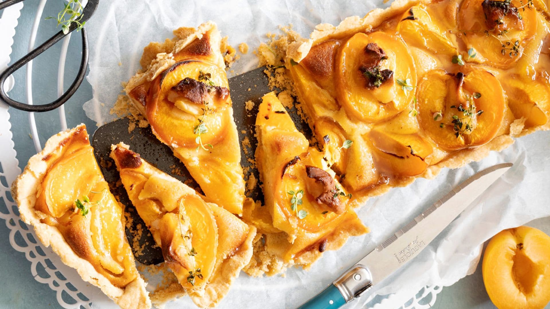Tarta de almendra y albaricoques