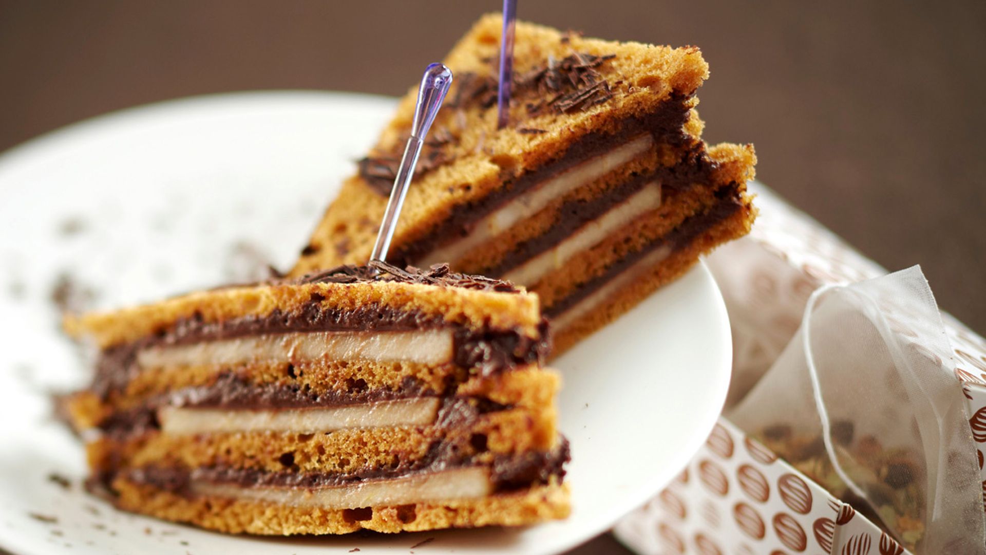 Sándwich de pan de jengibre, pera y crema de chocolate