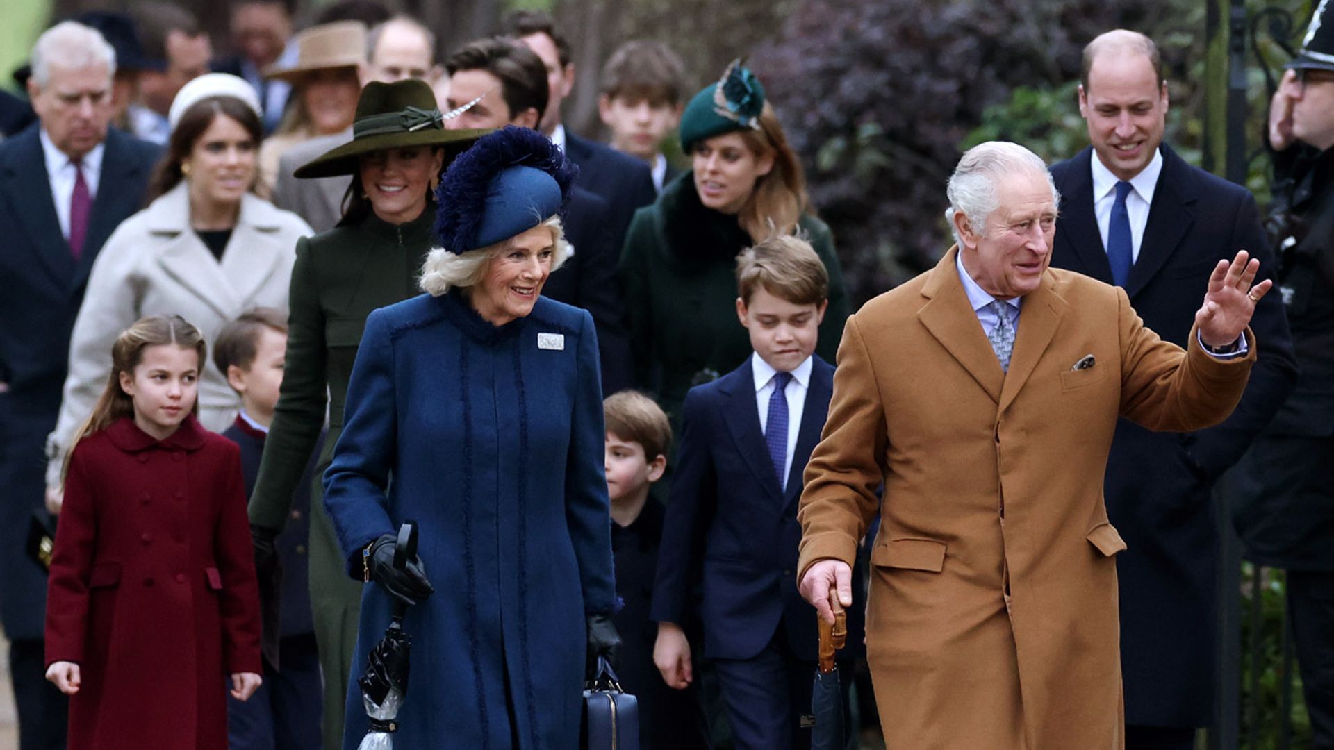 Los Windsor, todos a una con el rey Carlos en la misa de Navidad tras el explosivo documental de los Sussex