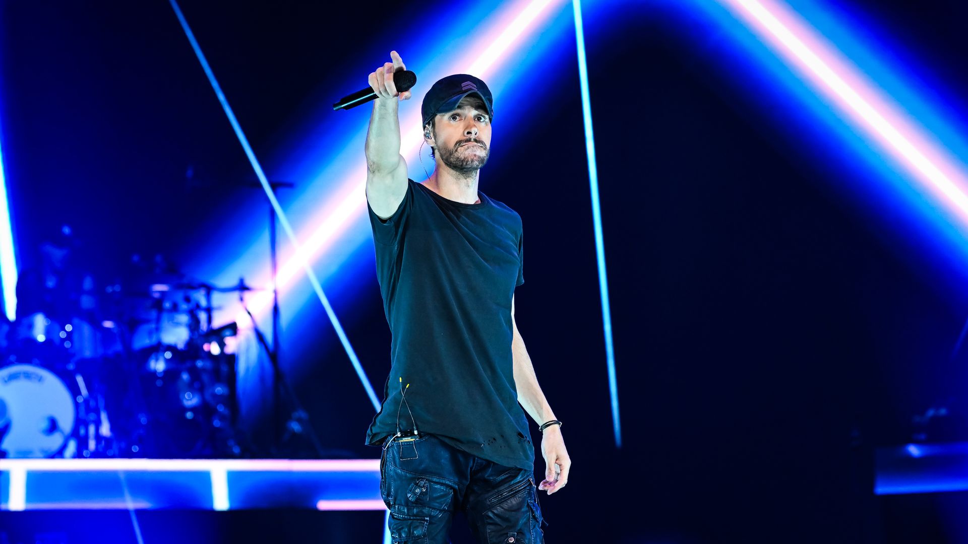 Enrique Iglesias estará en Barcelona para el concierto solidario de Los40  a favor de los afectados por la DANA