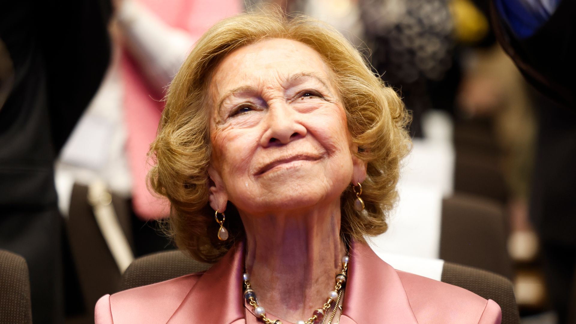 La joya de la reina Sofía que esconde un emotivo homenaje a la princesa Irene en su gira internacional: de Madrid a Washington, con parada en Miami