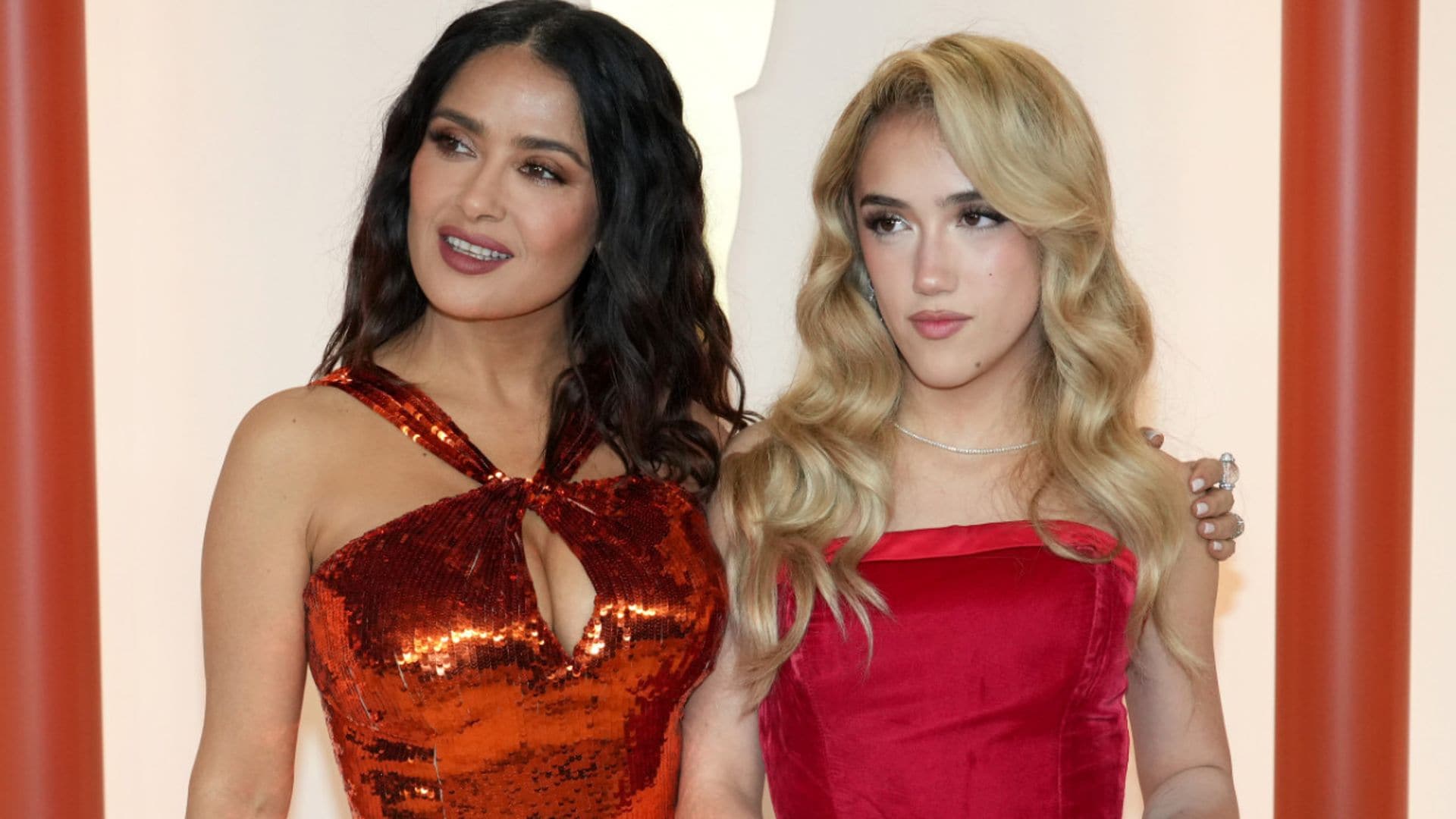 La hija de Salma Hayek rescató un vestido de su madre de hace más de quince años para ir a los Oscar