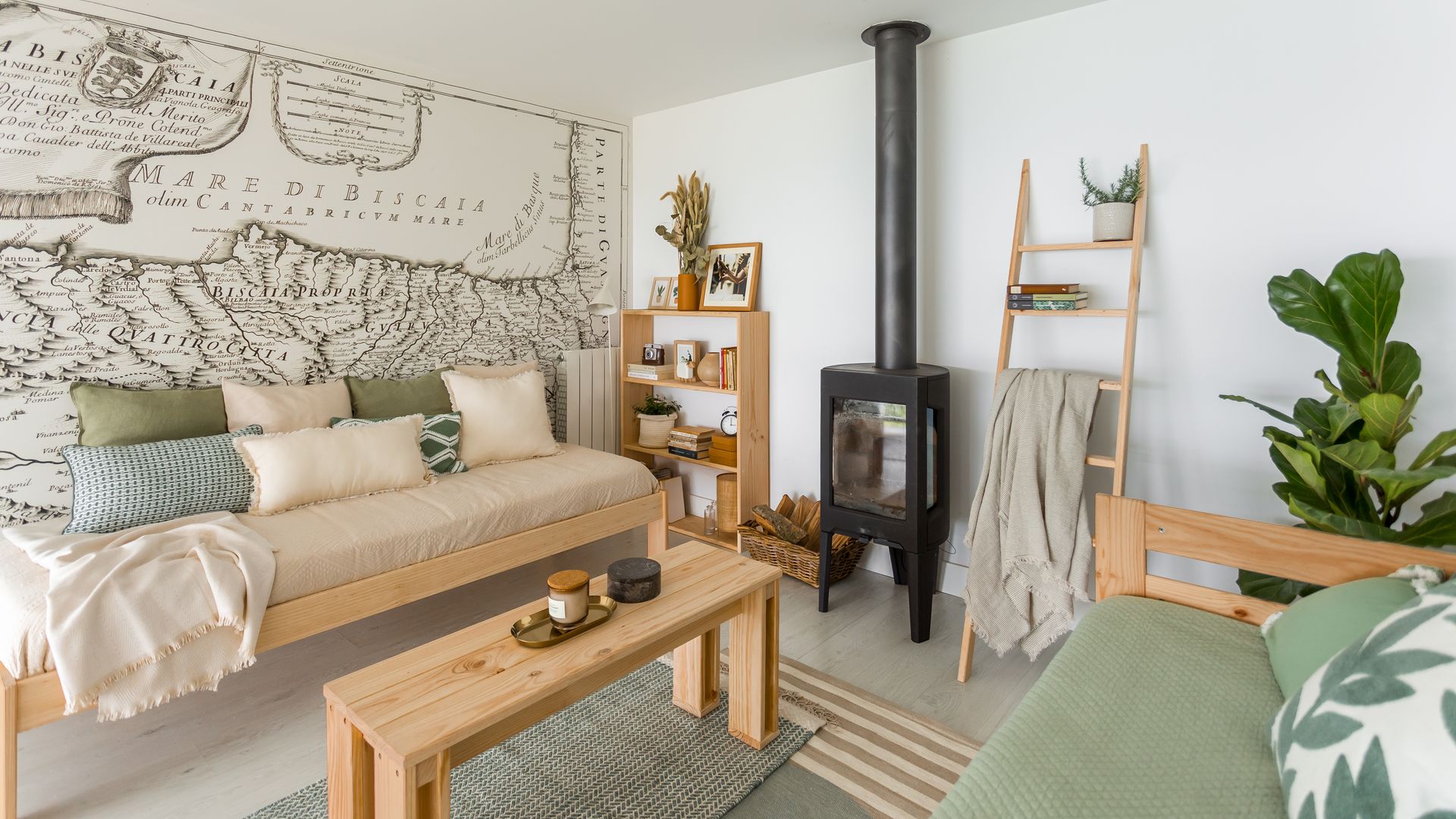 Salón con escalera decorativa para colocar mantas