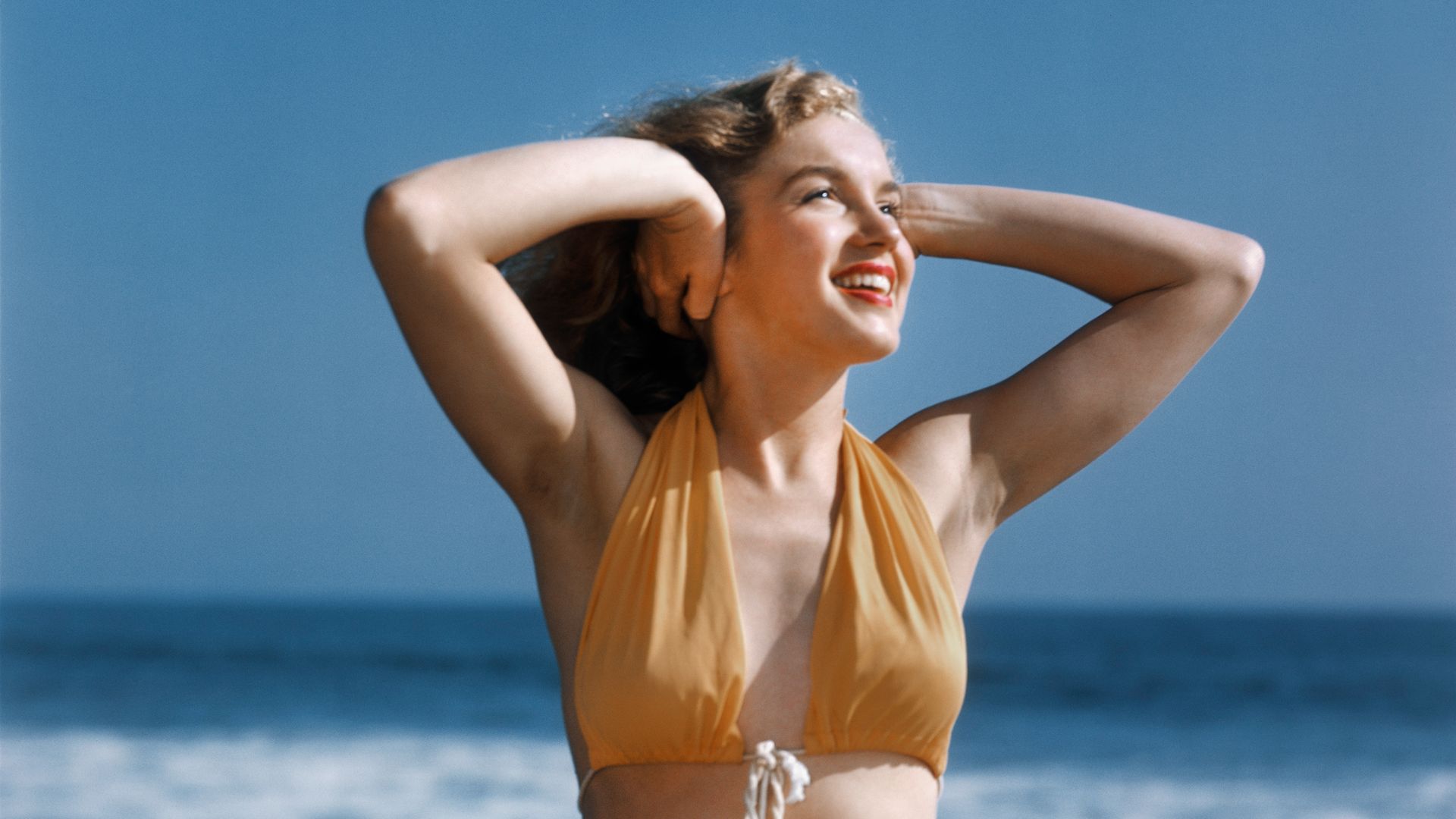 Marilyn Monroe con bikini naranja en California