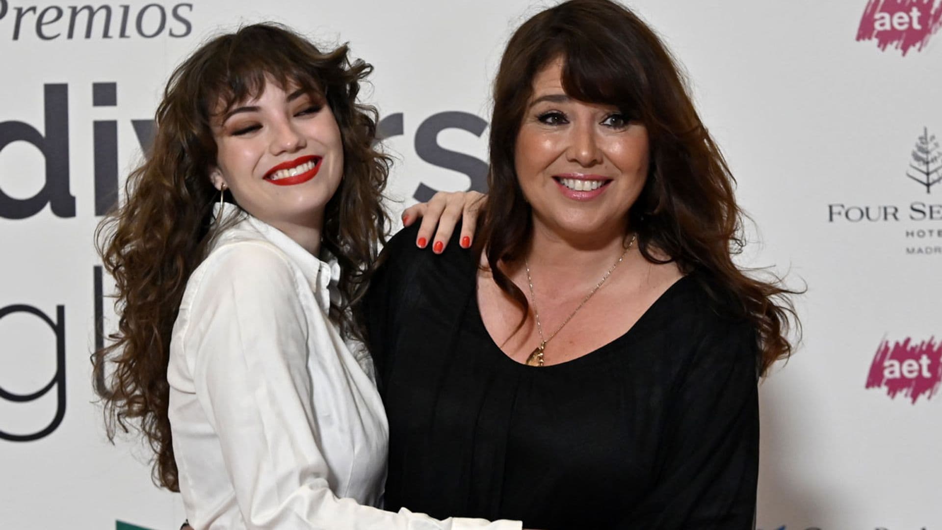 Minerva Piquero reaparece junto a su hija Gabriela, una atractiva veinteañera que sueña con ser actriz
