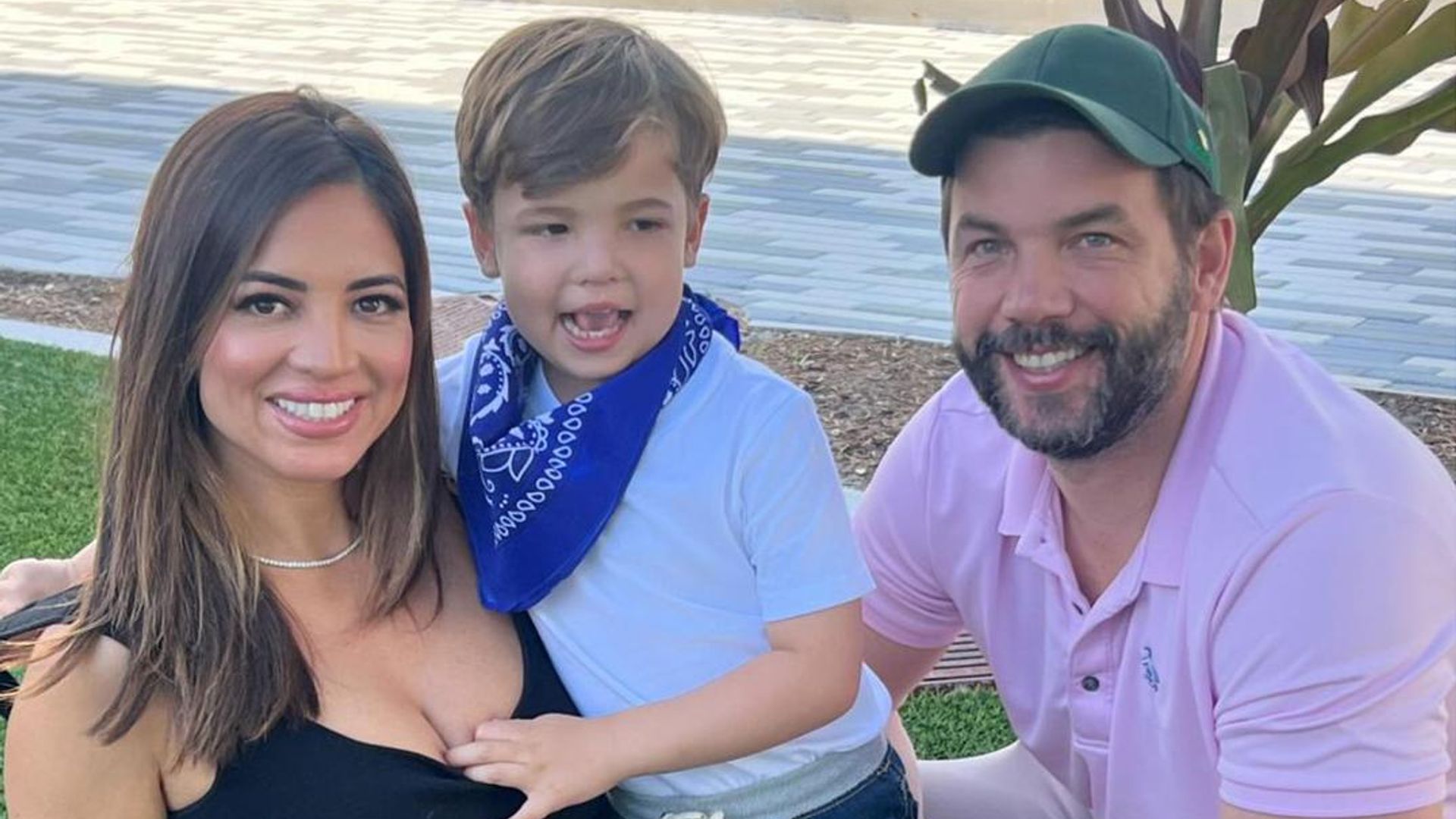 Junto a mamá y papá, Ford Liam, hijo de Pamela Silva, cautiva como un pequeño granjero | ¡HOLA!
