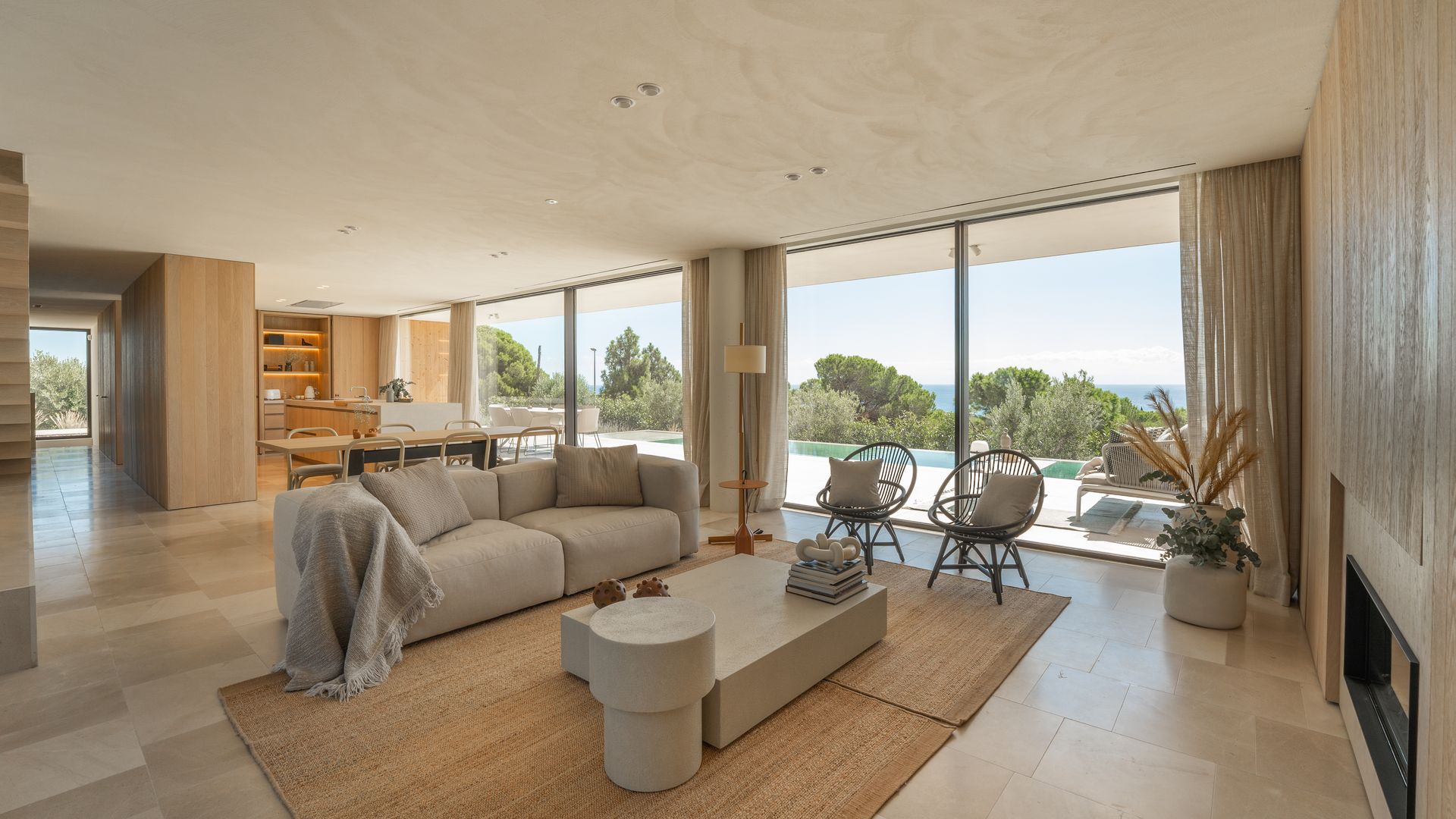 Una casa de diseño en el Maresme que fusiona lujo, paisaje y sofisticación mediterránea