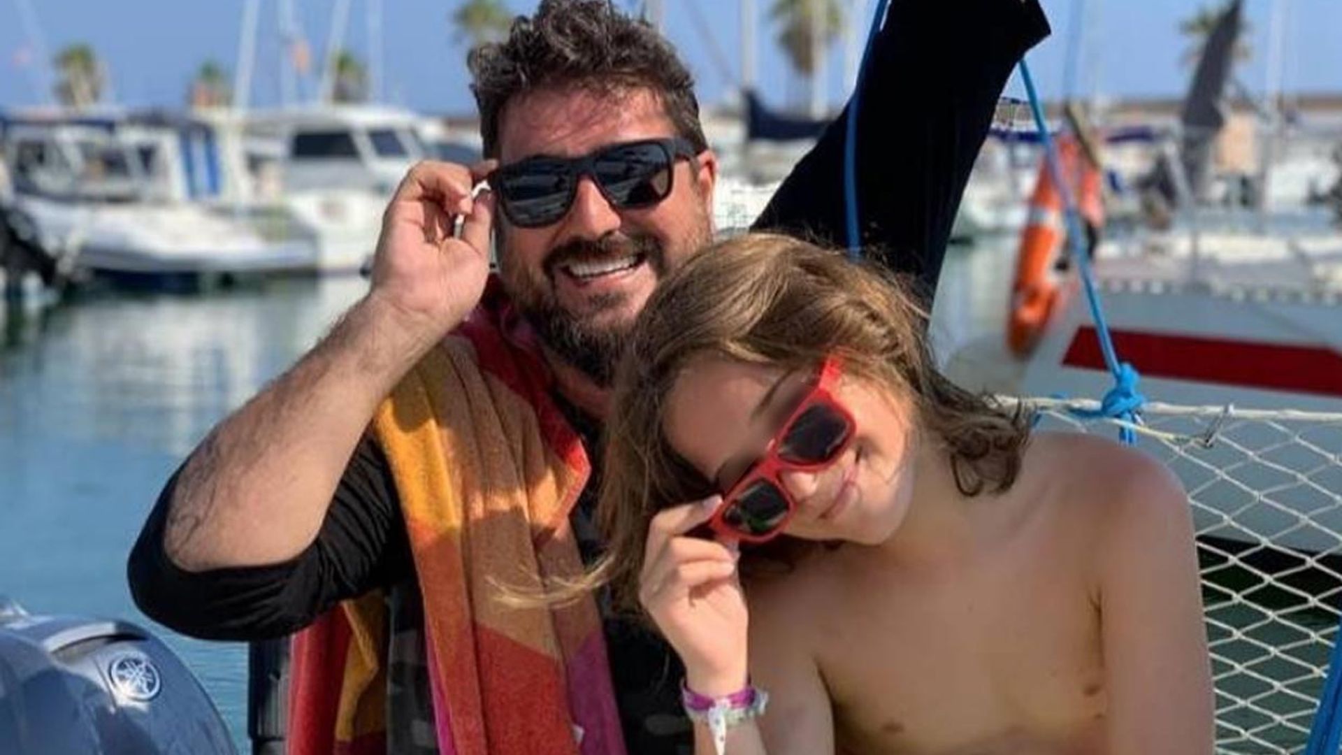 La divertida clase de inglés del hijo de Antonio Orozco a su abuela