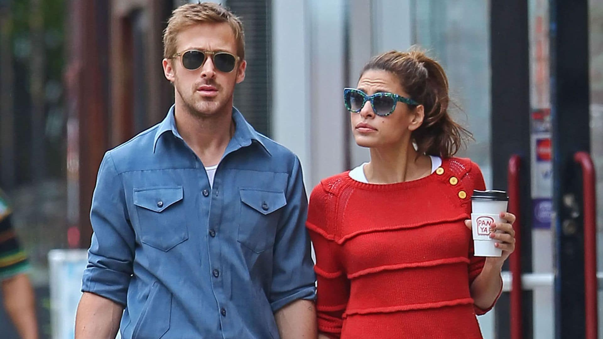 Eva Mendes explica por qué no publica fotos con Ryan Gosling y sus hijas