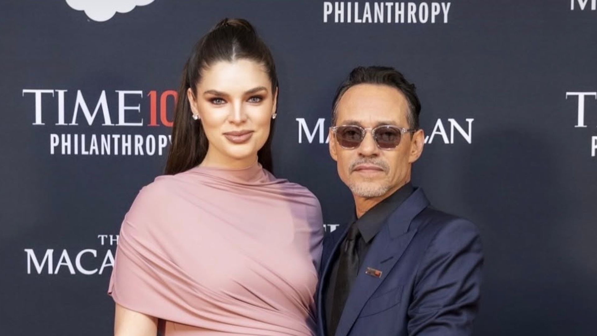 Nadia Ferreira con Marc Anthony en la gala TOME 100 Philanthrophy.