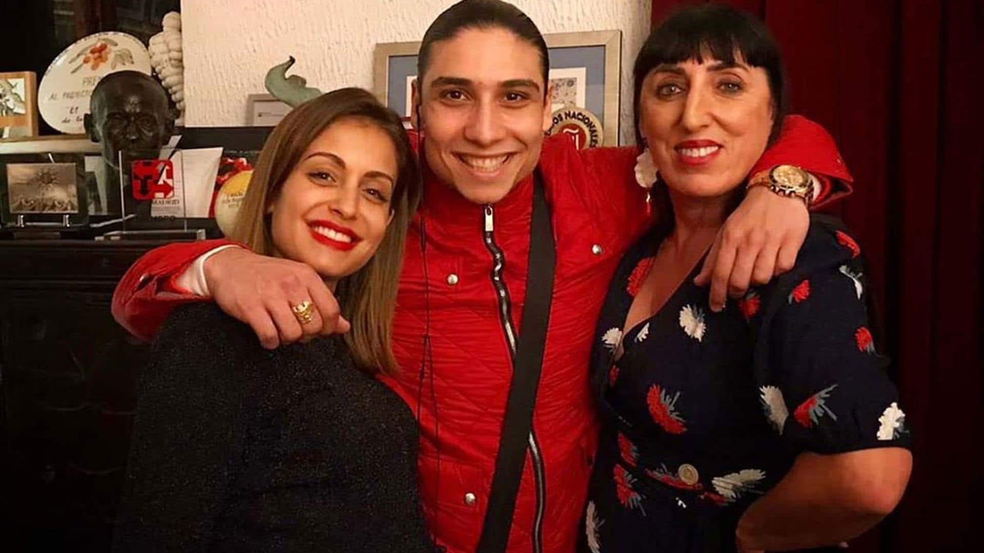 Hiba Abouk, noche flamenca con amigos antes de dar la bienvenida a su bebé