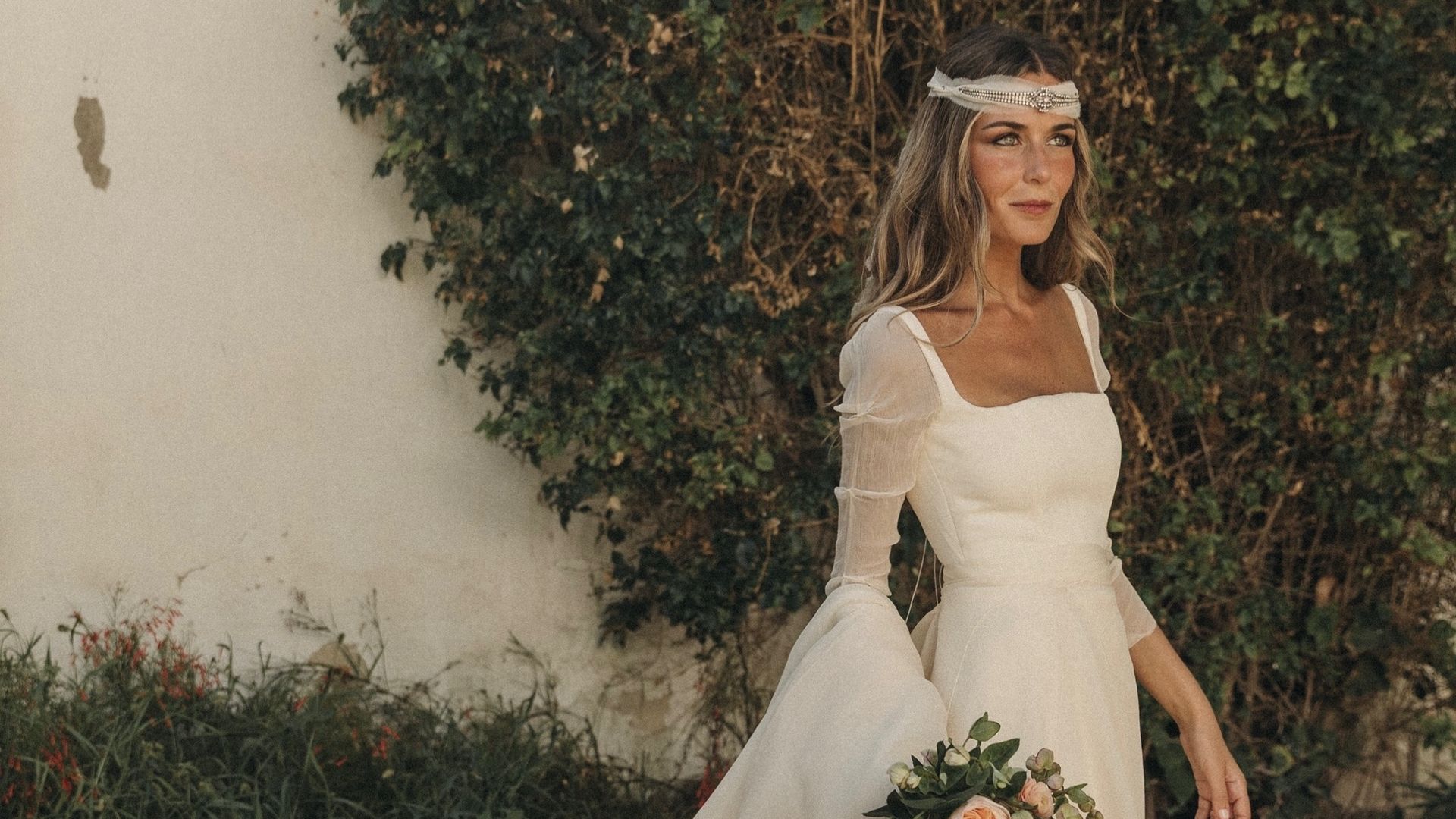 Novias con diadema griega sobre la frente
