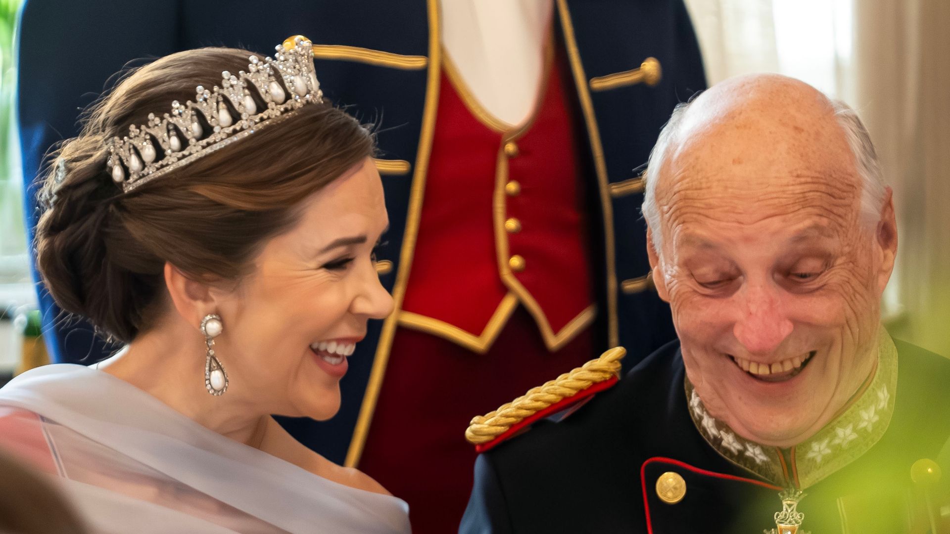 La Casa Real de Dinamarca abre su álbum más personal para despedir al Rey Harald: "No solo somos vecinos, sino familia"
