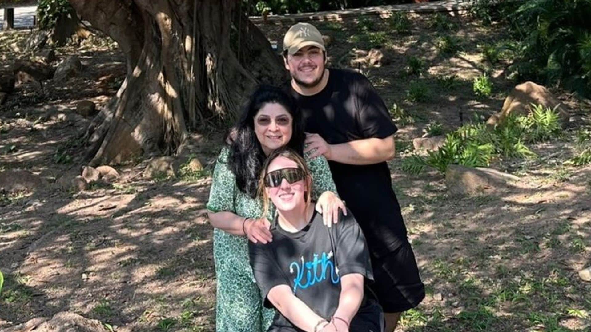 Victoria Ruffo sorprende al posar con sus hijos menores, los mellizos Vicky y Anuar