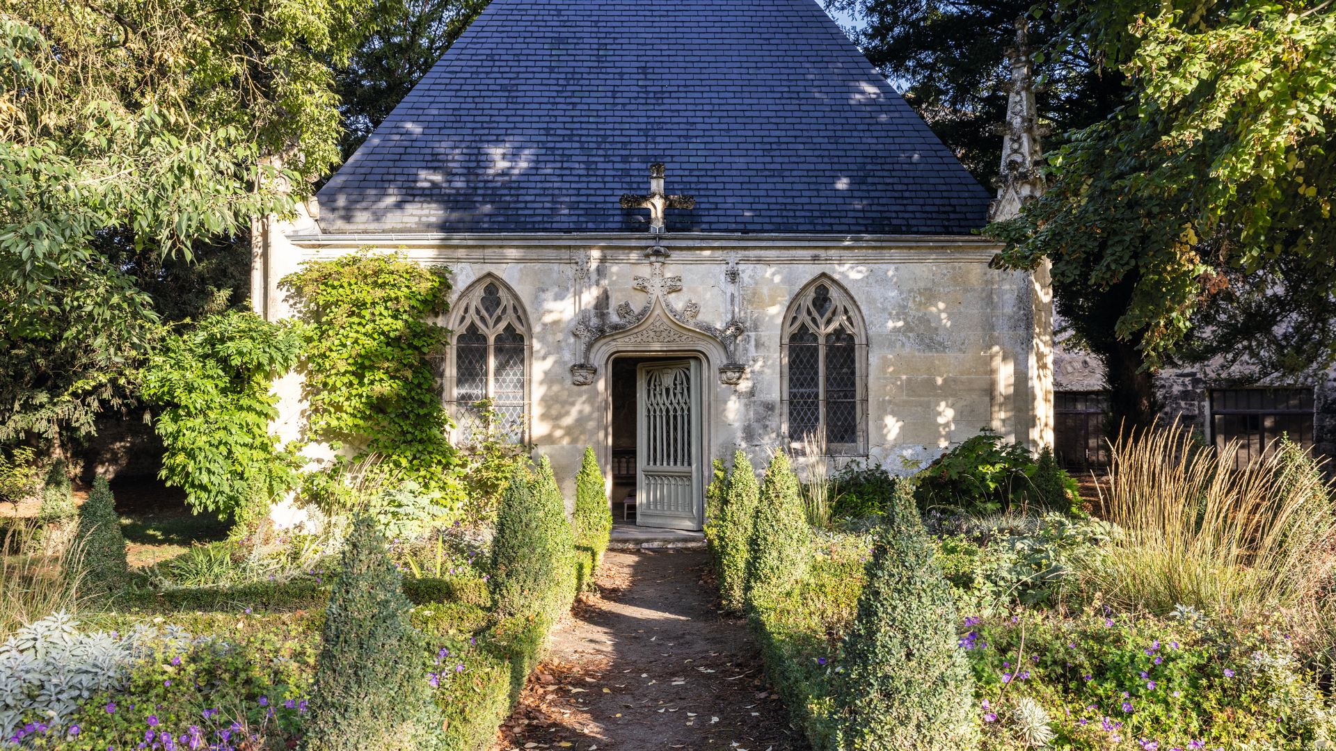 LOUIS ALBERT DE BROGLIE EL “PRÍNCIPE JARDINERO”, NOS ABRE LAS PUERTAS DE SU IMPONENTE CASTILLO EN EL VALLE DEL LOIRA, DECLARADO PATRIMONIO DE LA HUMANIDAD