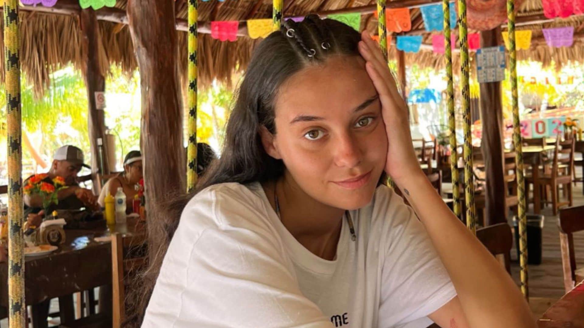 Victoria de Marichalar se apunta al peinado 'boho' de Sara Carbonero durante sus vacaciones
